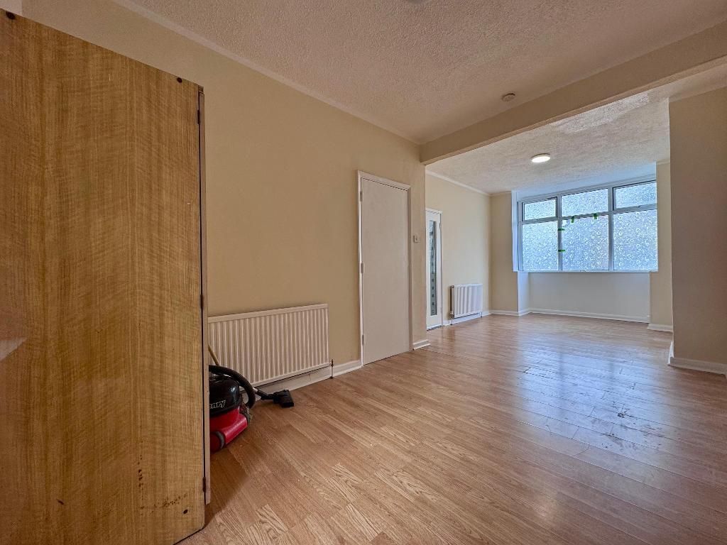 Property photo 2 of 7 Photo 2
