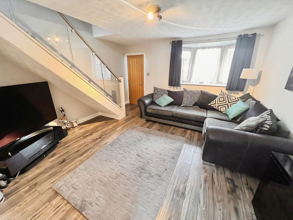 Property photo 2 of 14 Lounge