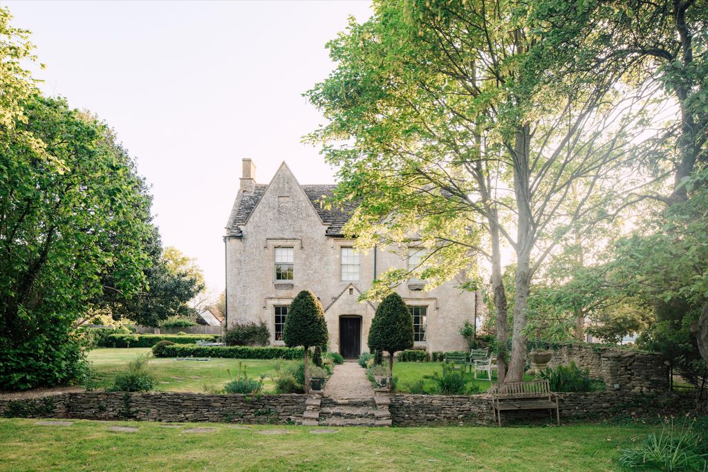 Property photo 1 of 19 Image