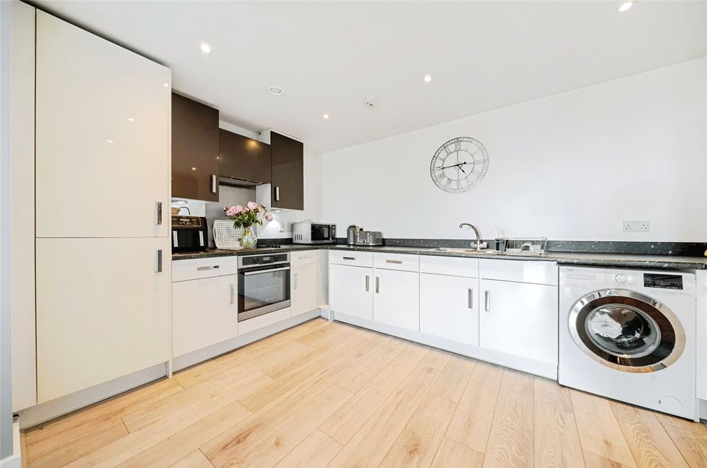 Property photo 3 of 12 Kitchen