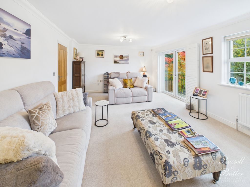 Property photo 3 of 20 Cam01995G0-Pr0384-Still021