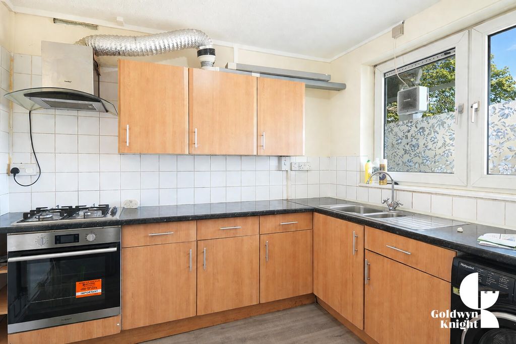 Property photo 3 of 12 Kitchen