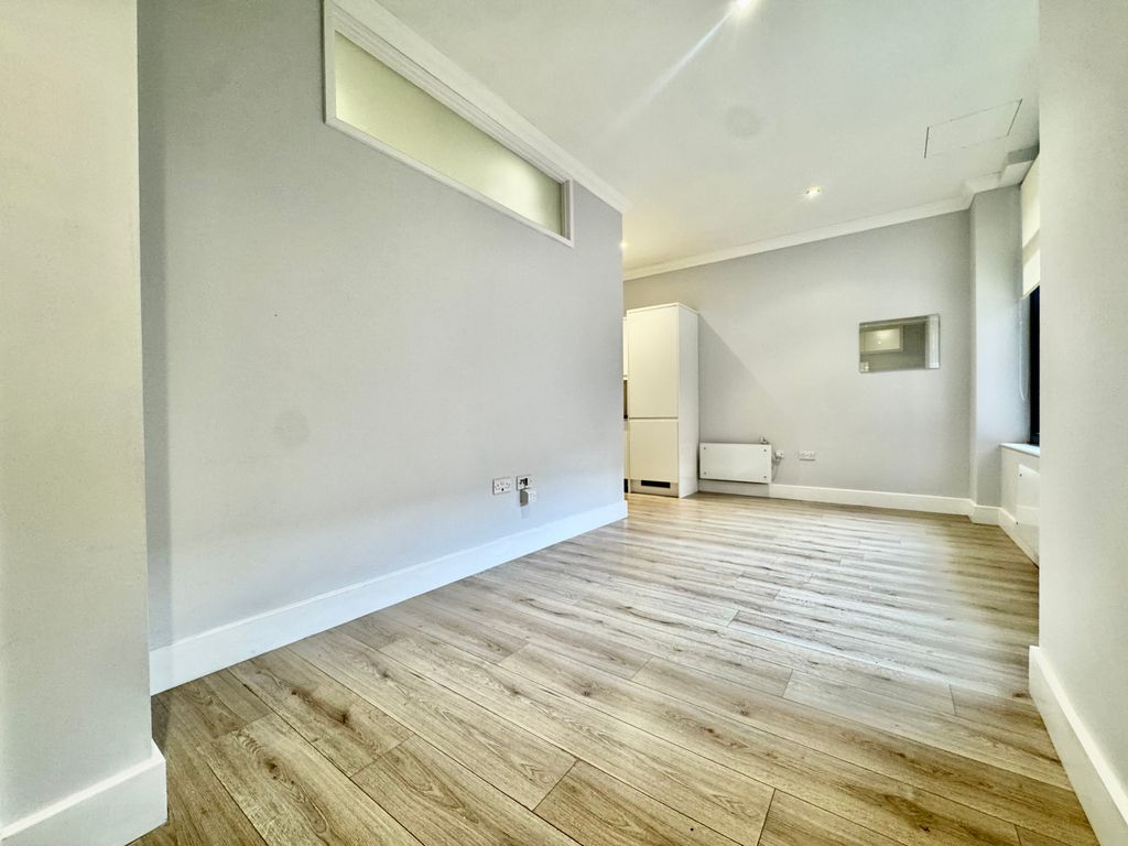 Property photo 3 of 10 Image