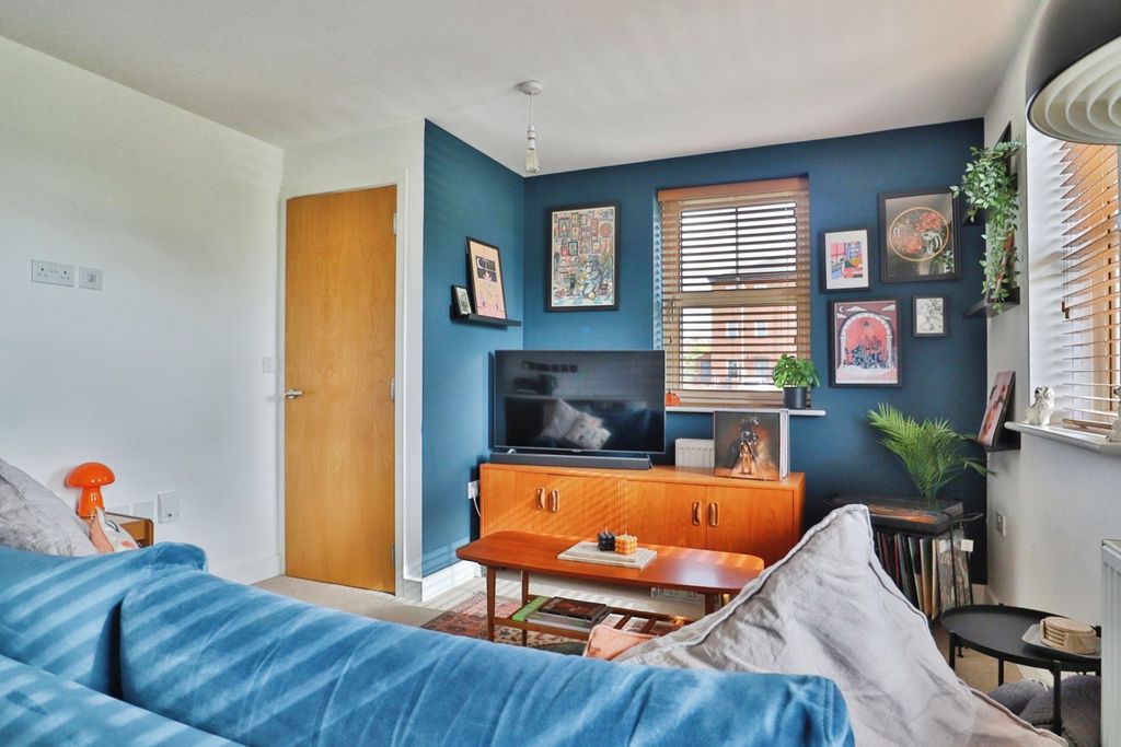 Property photo 2 of 17 Living Area