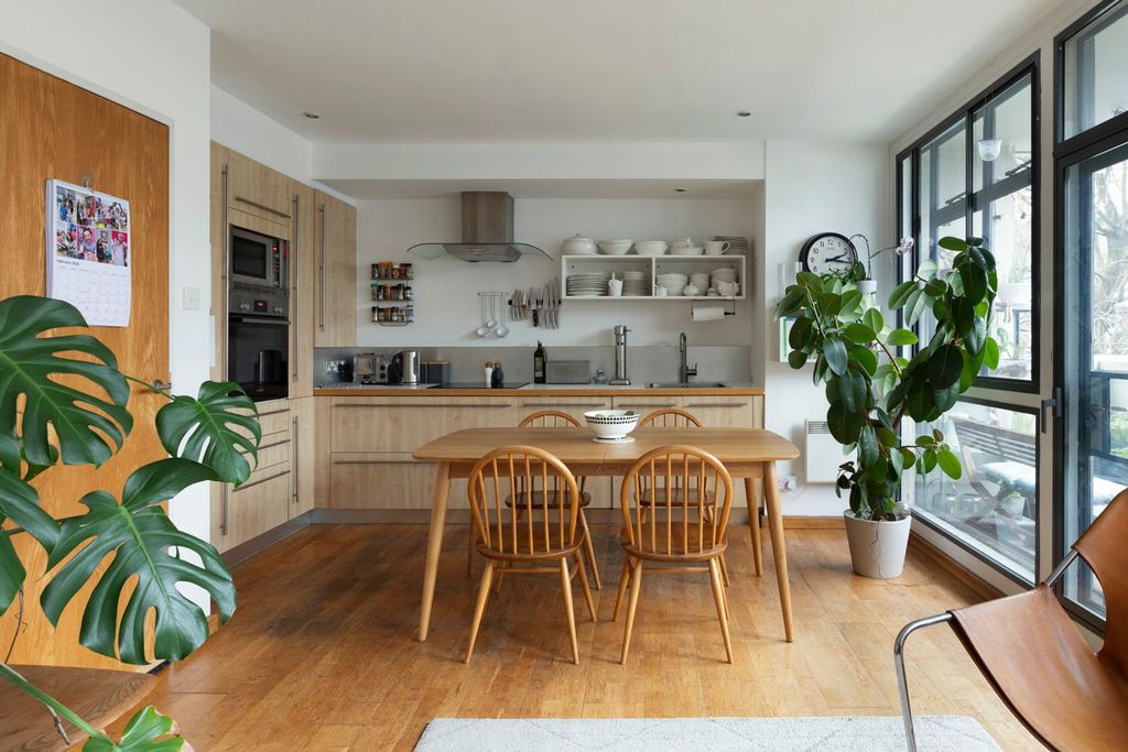 Property photo 1 of 12 Keeling House E2