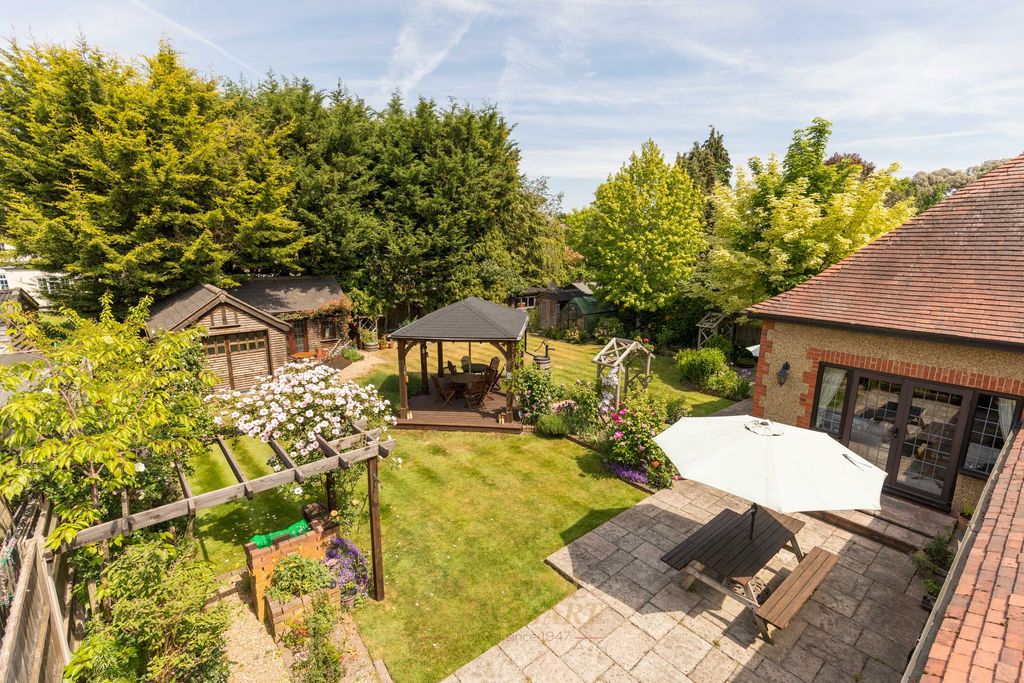 Property photo 2 of 31