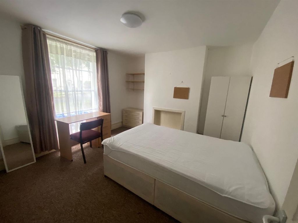Property photo 2 of 10 Bedroom 1.Jpg