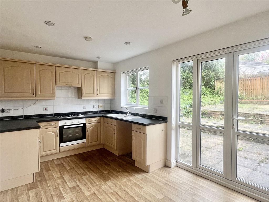 Property photo 2 of 25 Kitchen/Diner: