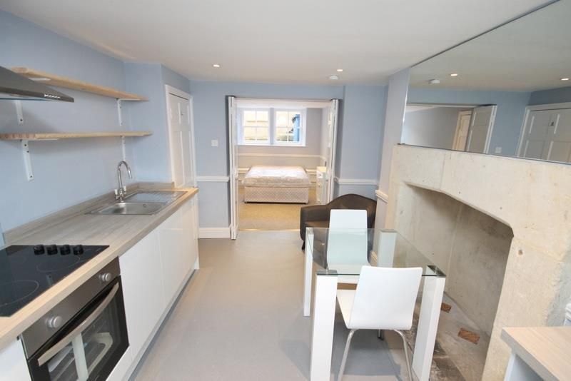 Property photo 3 of 10 Kitchen