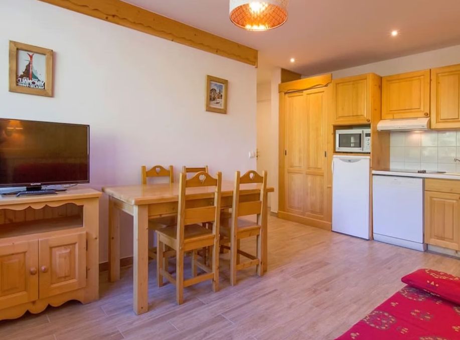 Property photo 2 of 8 Combloux Chalet For