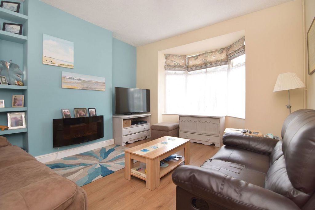 Property photo 2 of 18
