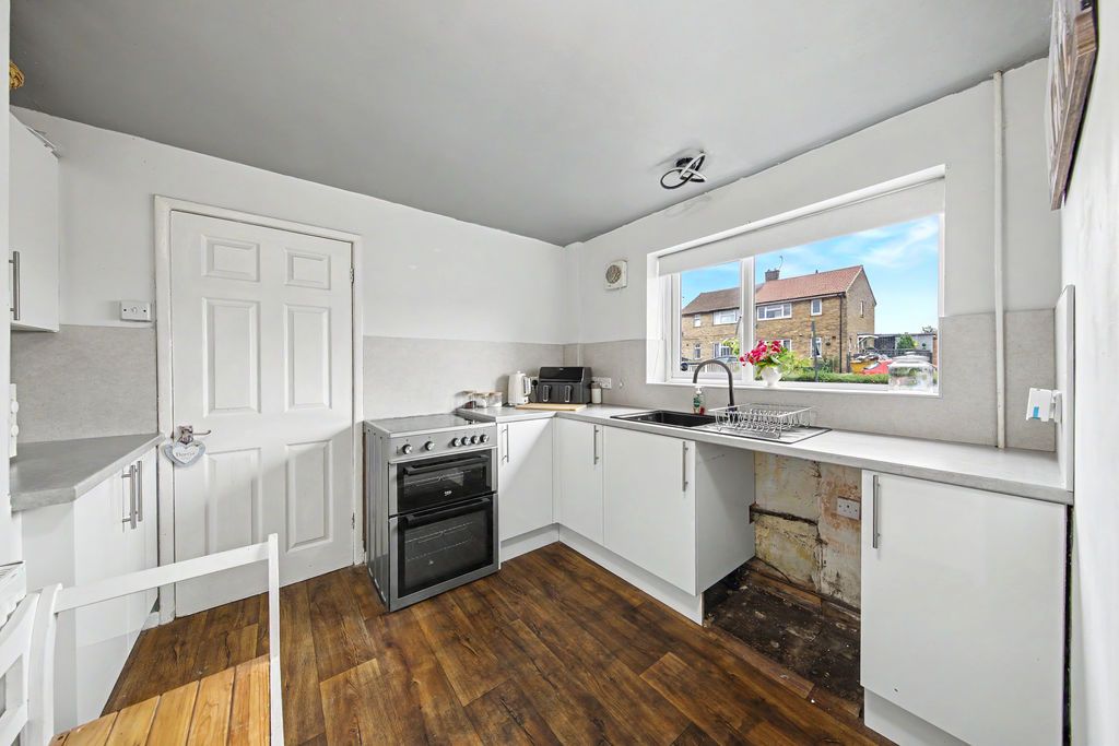 Property photo 3 of 27 Kitchen