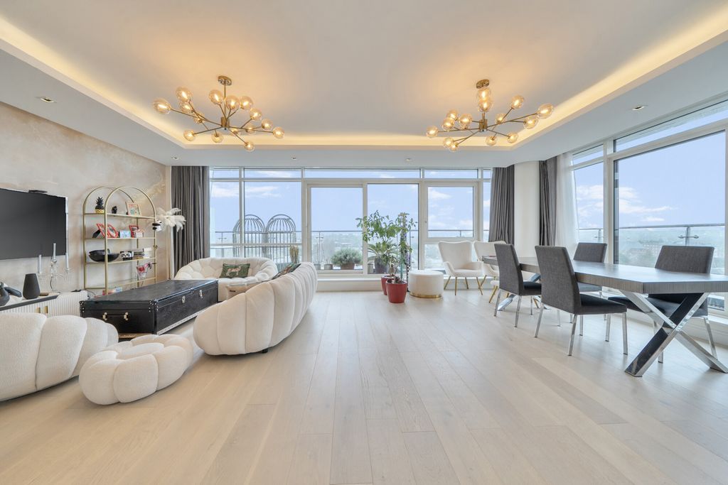 Property photo 1 of 24 1404407-10-697765...