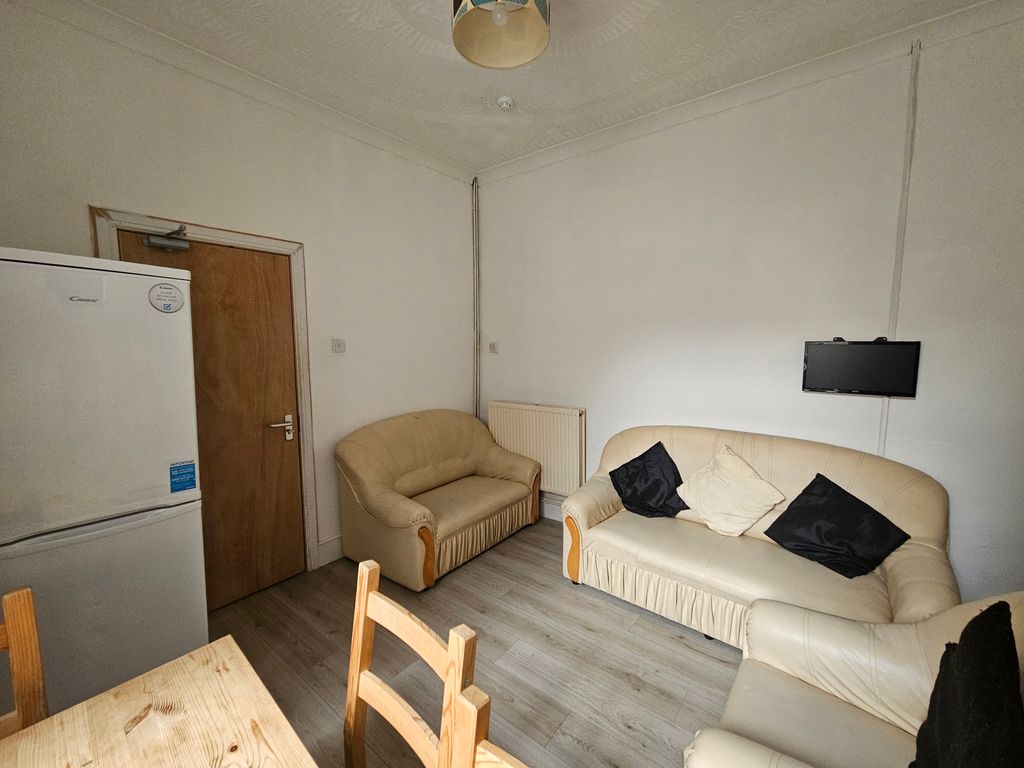 Property photo 3 of 4