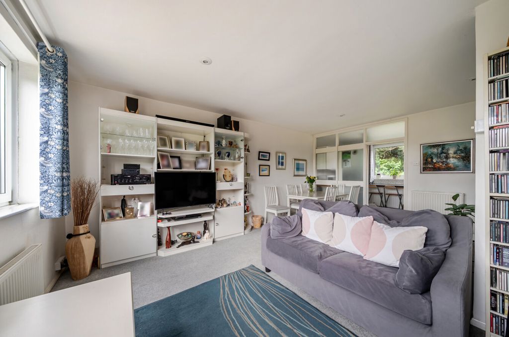 Property photo 3 of 24 1455697-11-69Fb73...