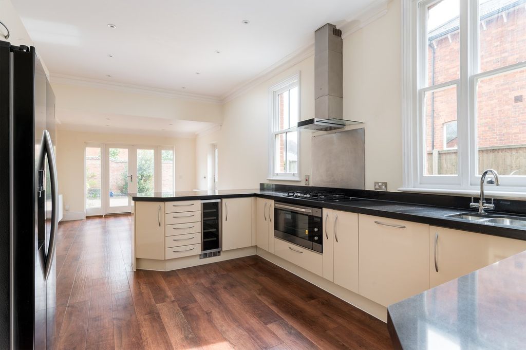 Property photo 2 of 28 Kitchen/Breakfast Room