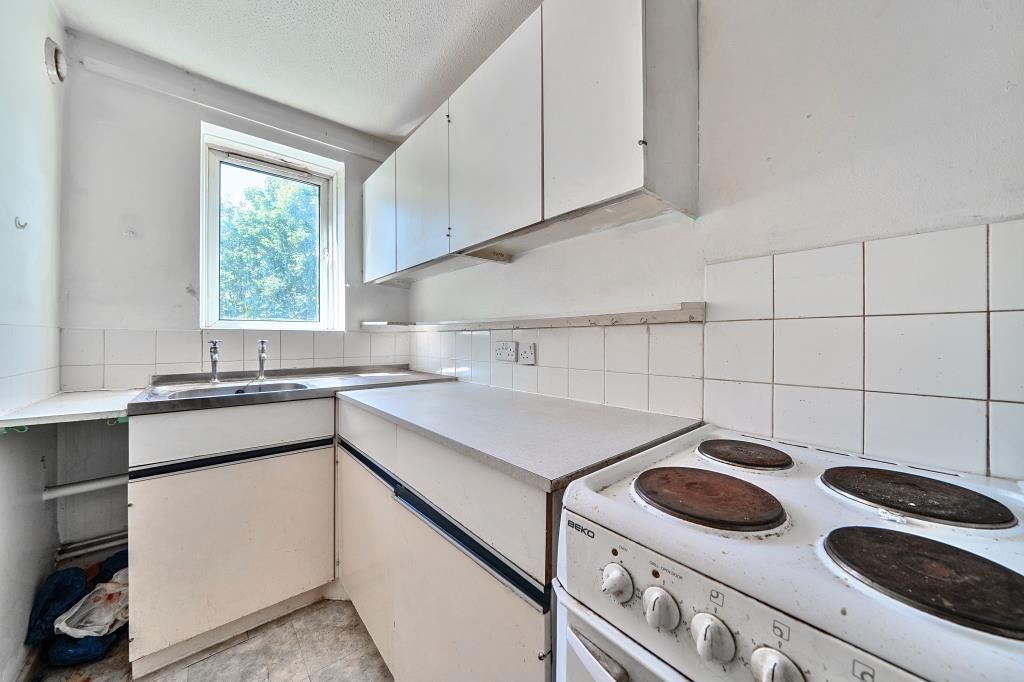 Property photo 3 of 18 Kitchen