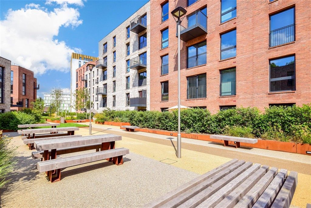 Property photo 3 of 12 Gardens