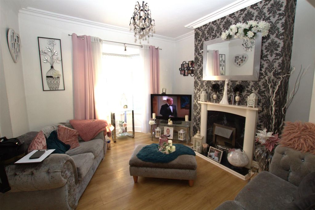 Property photo 2 of 7 Lounge.Jpg