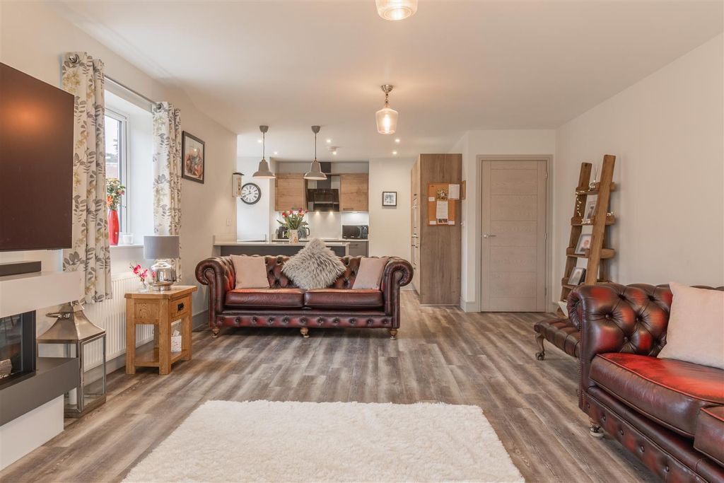 Property photo 2 of 29