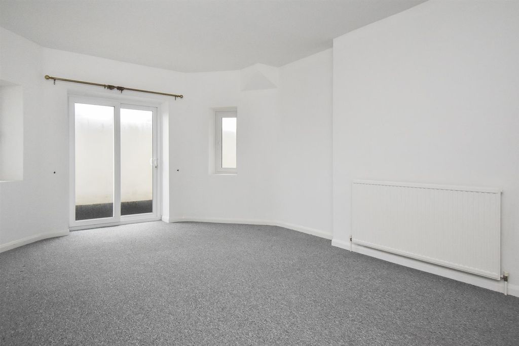 Property photo 1 of 13 Living Room