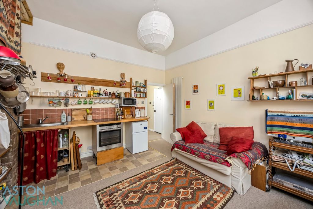 Property photo 3 of 17 4639793