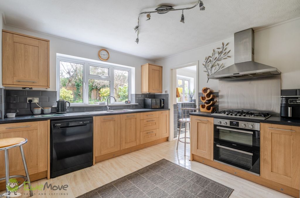 Property photo 2 of 27 Kitchen