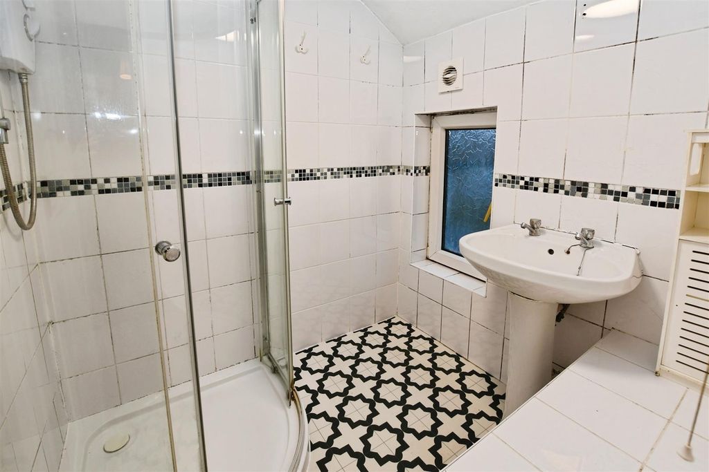 Property photo 3 of 16 Shower Room