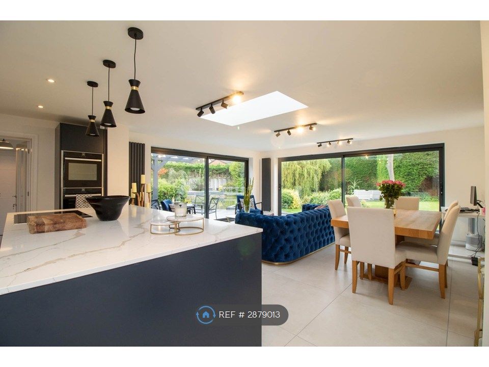 Property photo 2 of 31