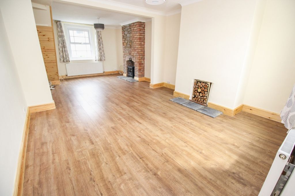 Property photo 3 of 11 Living/Dining Room