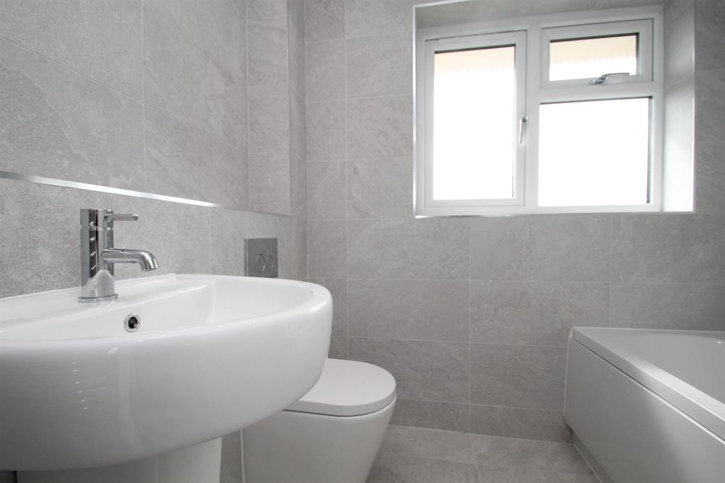 Property photo 3 of 11 Img_0030.Jpg