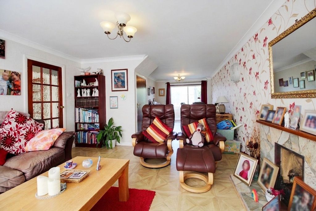 Property photo 3 of 21