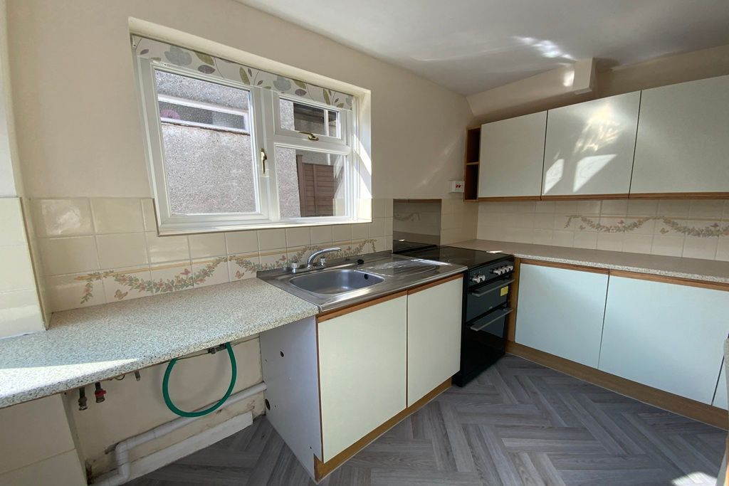 Property photo 3 of 22 Kitchen