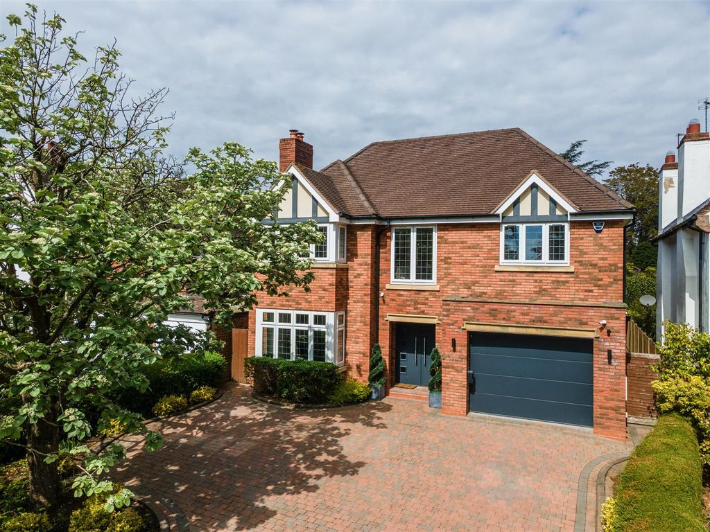 Property photo 1 of 35 17 Avenue Road_1.Jpg