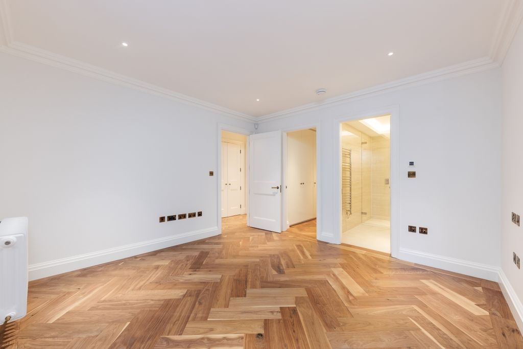 Property photo 2 of 20 Sloane Gardens 41...