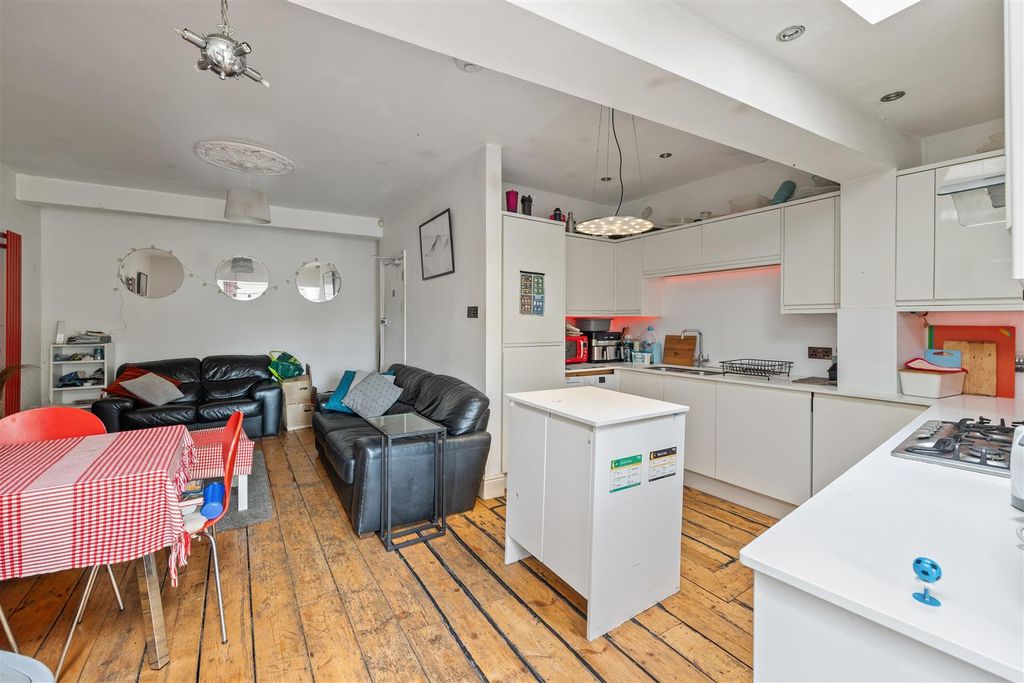 Property photo 3 of 12 Wick Crescent-6.Jpg