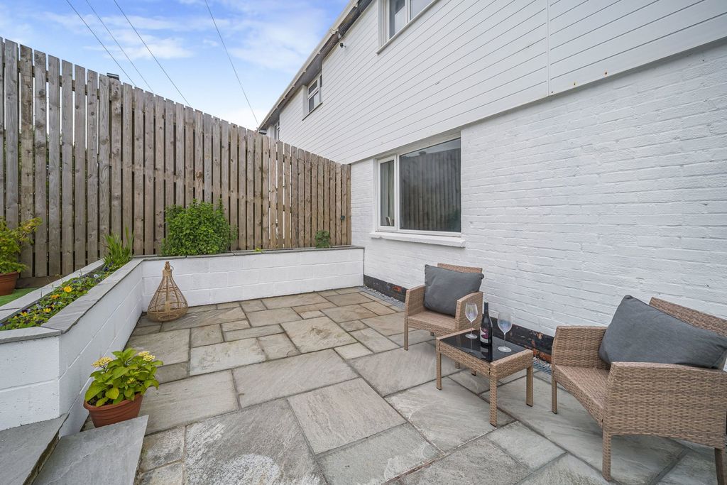 Property photo 3 of 49