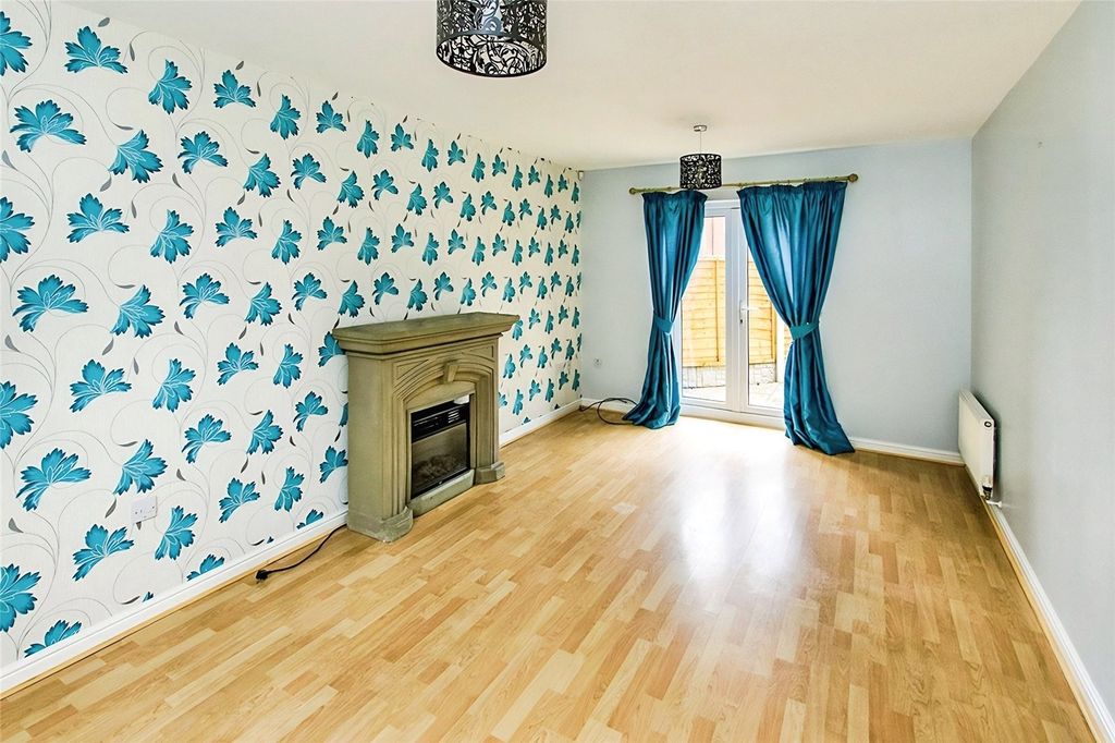 Property photo 2 of 8 Lounge