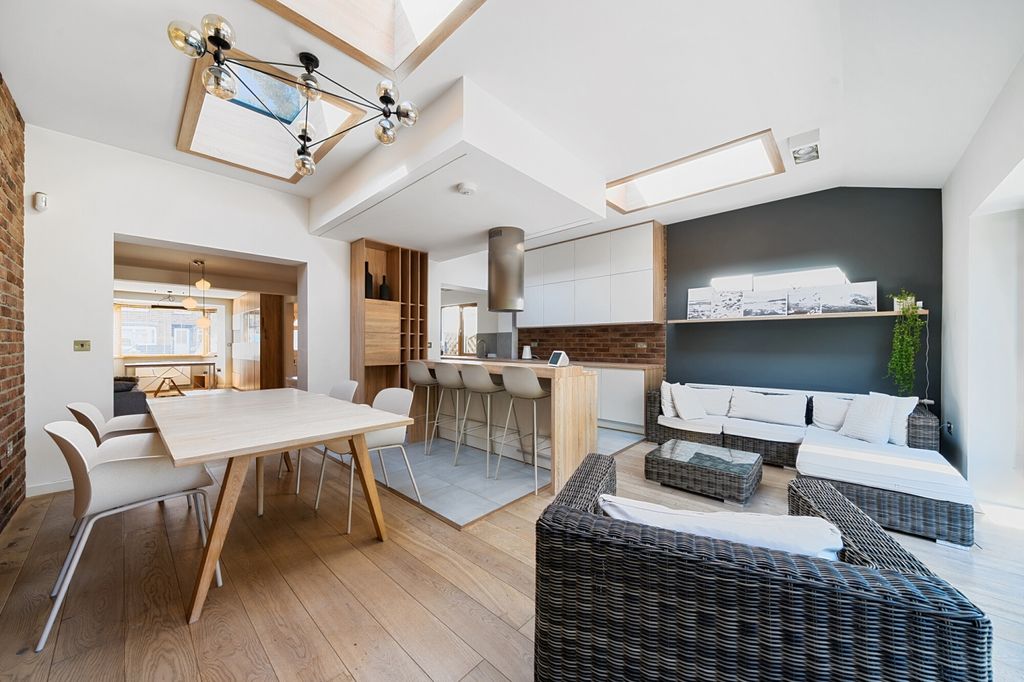 Property photo 2 of 25 1488892-4-6A4E1Da...