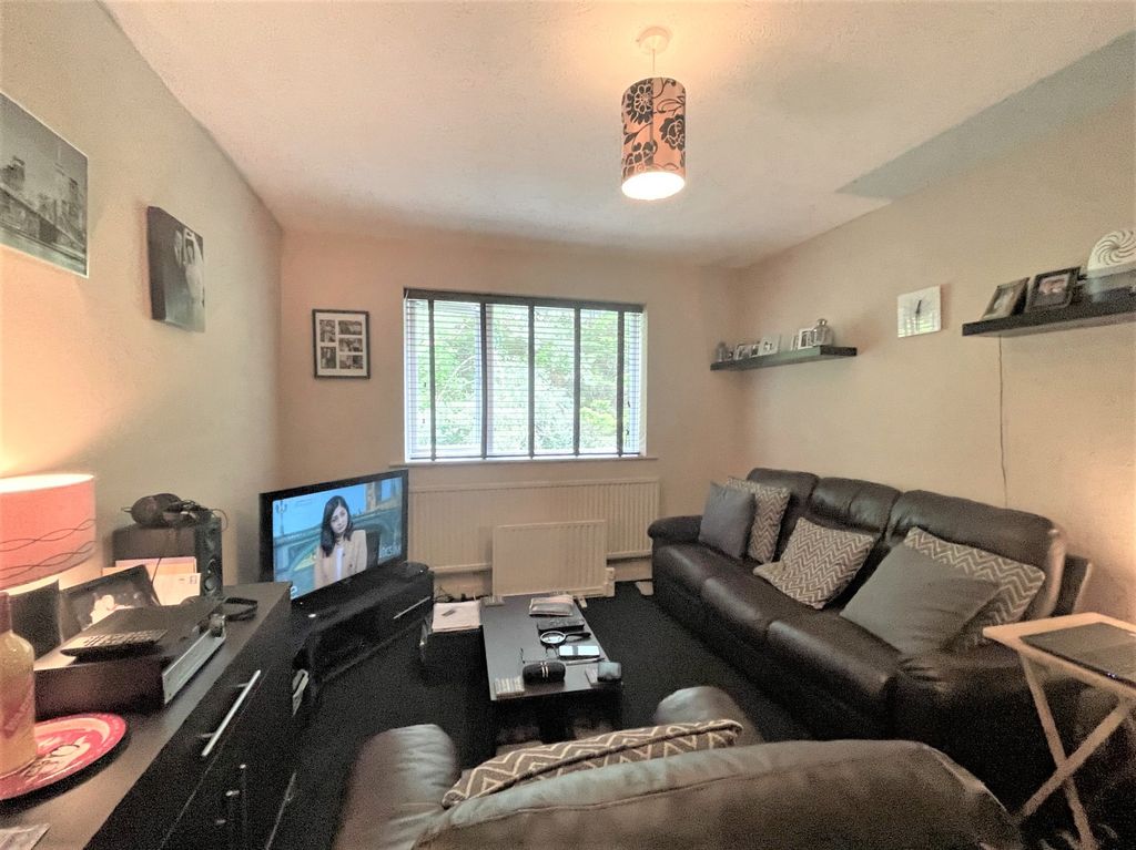 Property photo 2 of 9