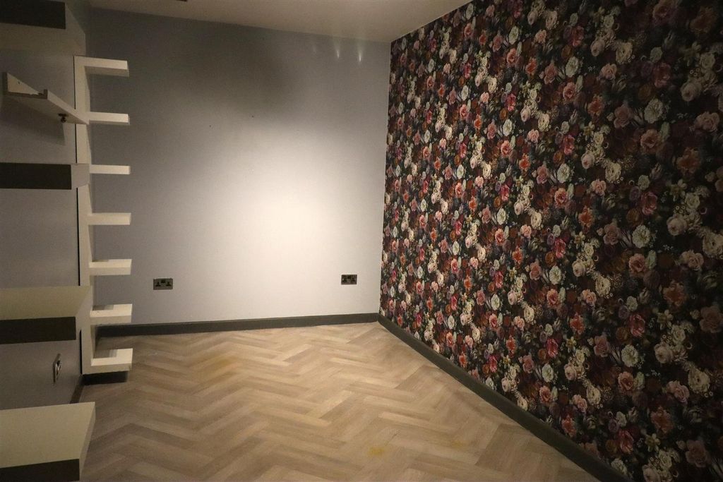 Property photo 3 of 5 Room 2.Jpg