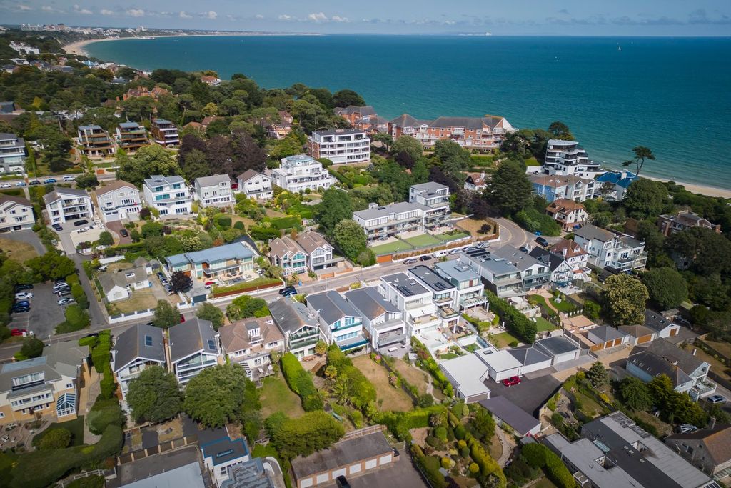 Property photo 3 of 25