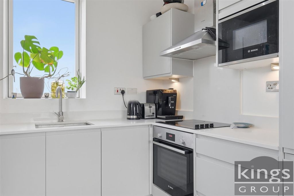 Property photo 3 of 14 Kitchen