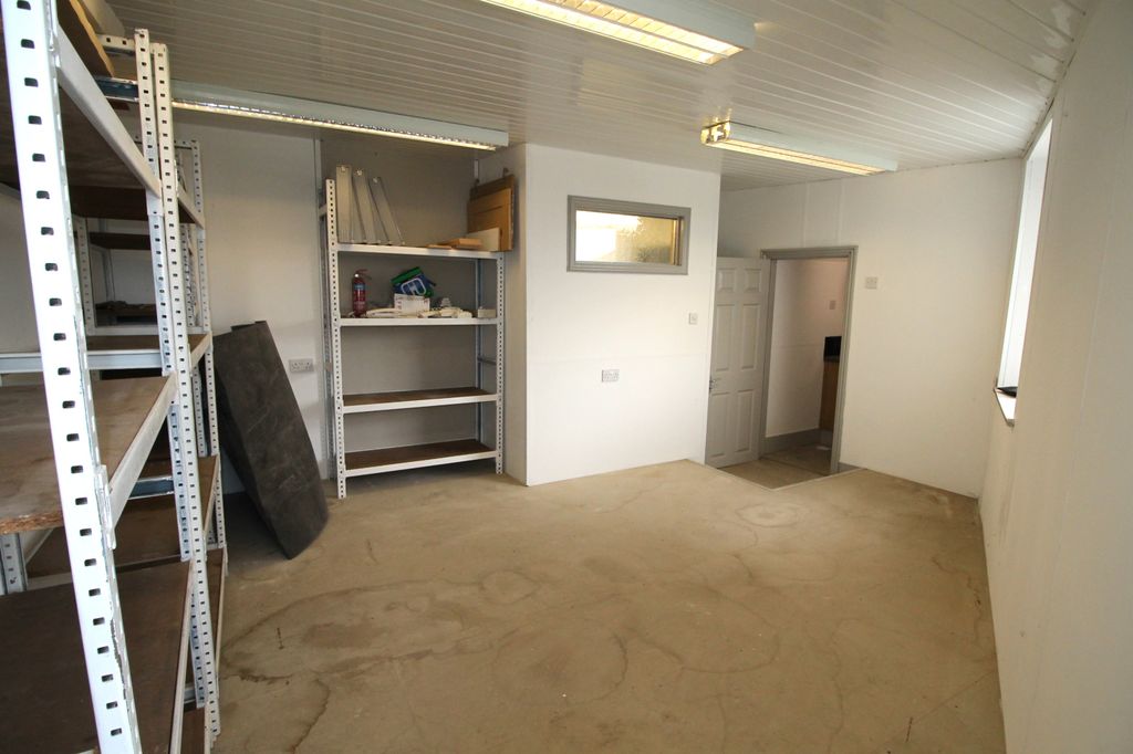 Property photo 2 of 7 Office (1)