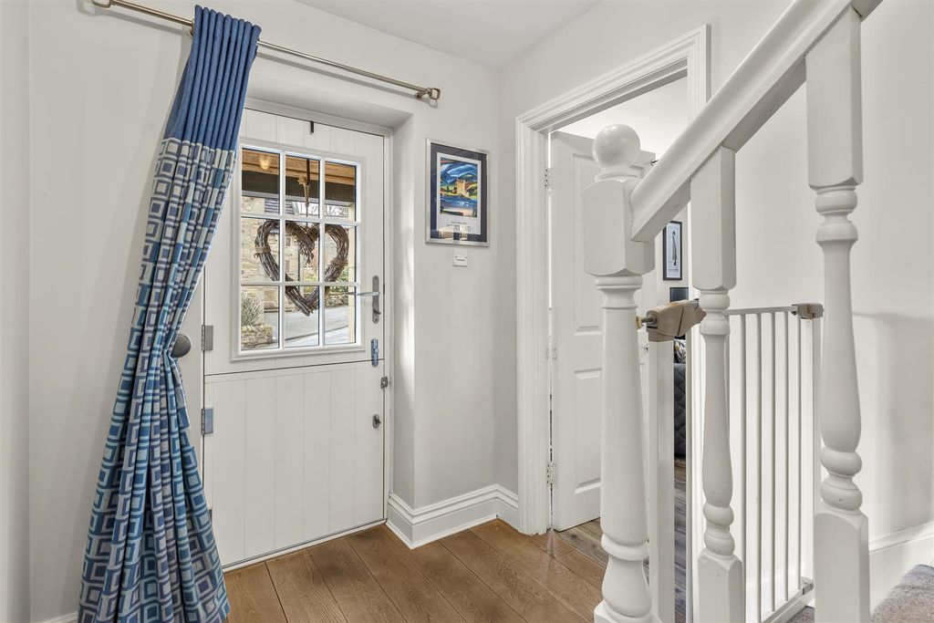 Property photo 3 of 29 Ent Hall.Jpg