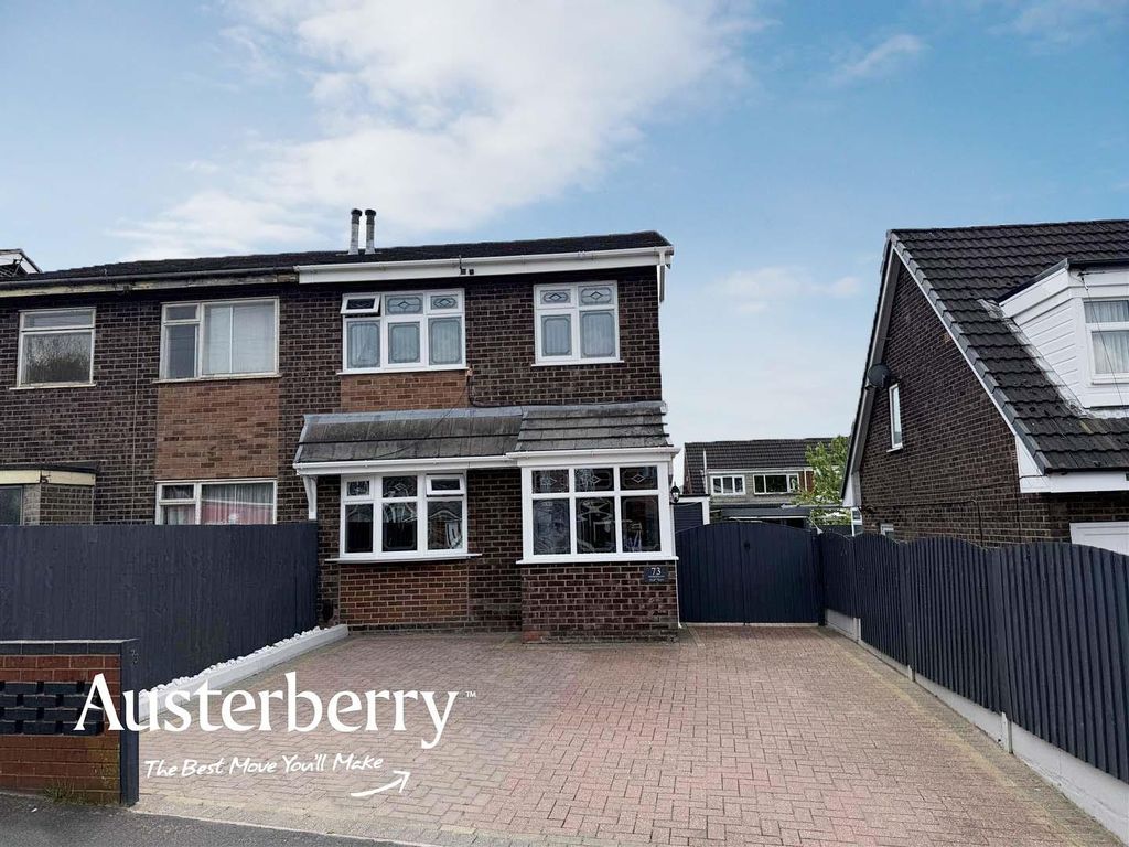 Property photo 1 of 18 73 Clayfield.Jpg