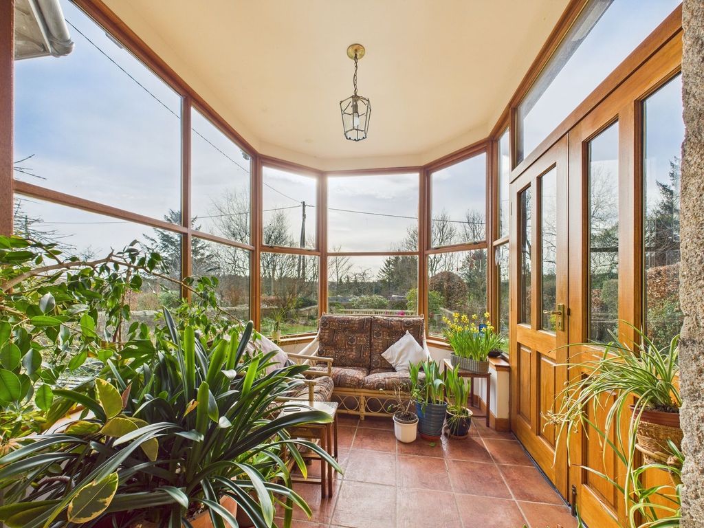 Property photo 2 of 33