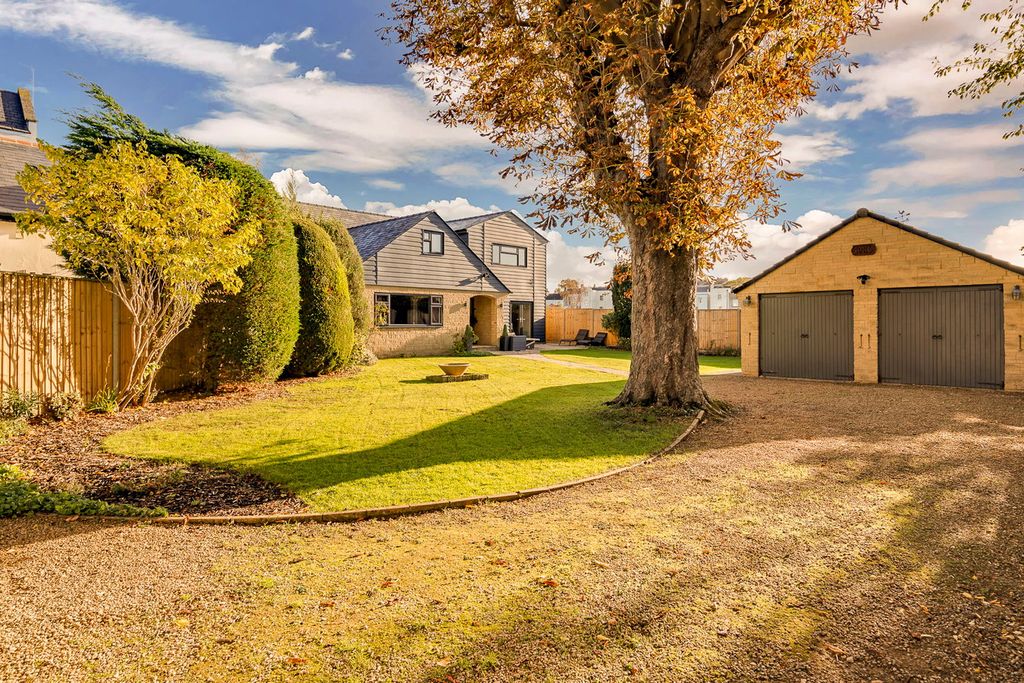 Property photo 2 of 30