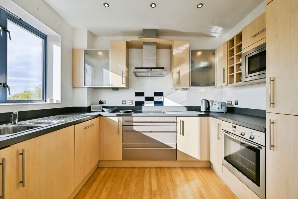 Property photo 3 of 18 Pbox-Img.Jpg