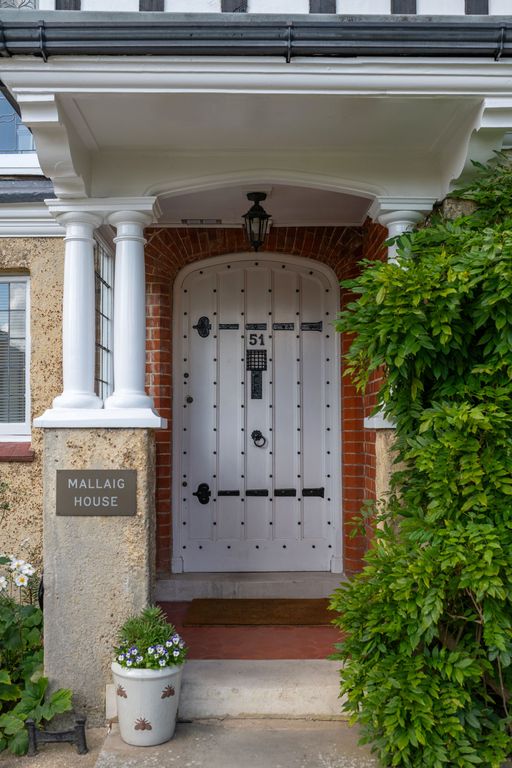 Property photo 3 of 35